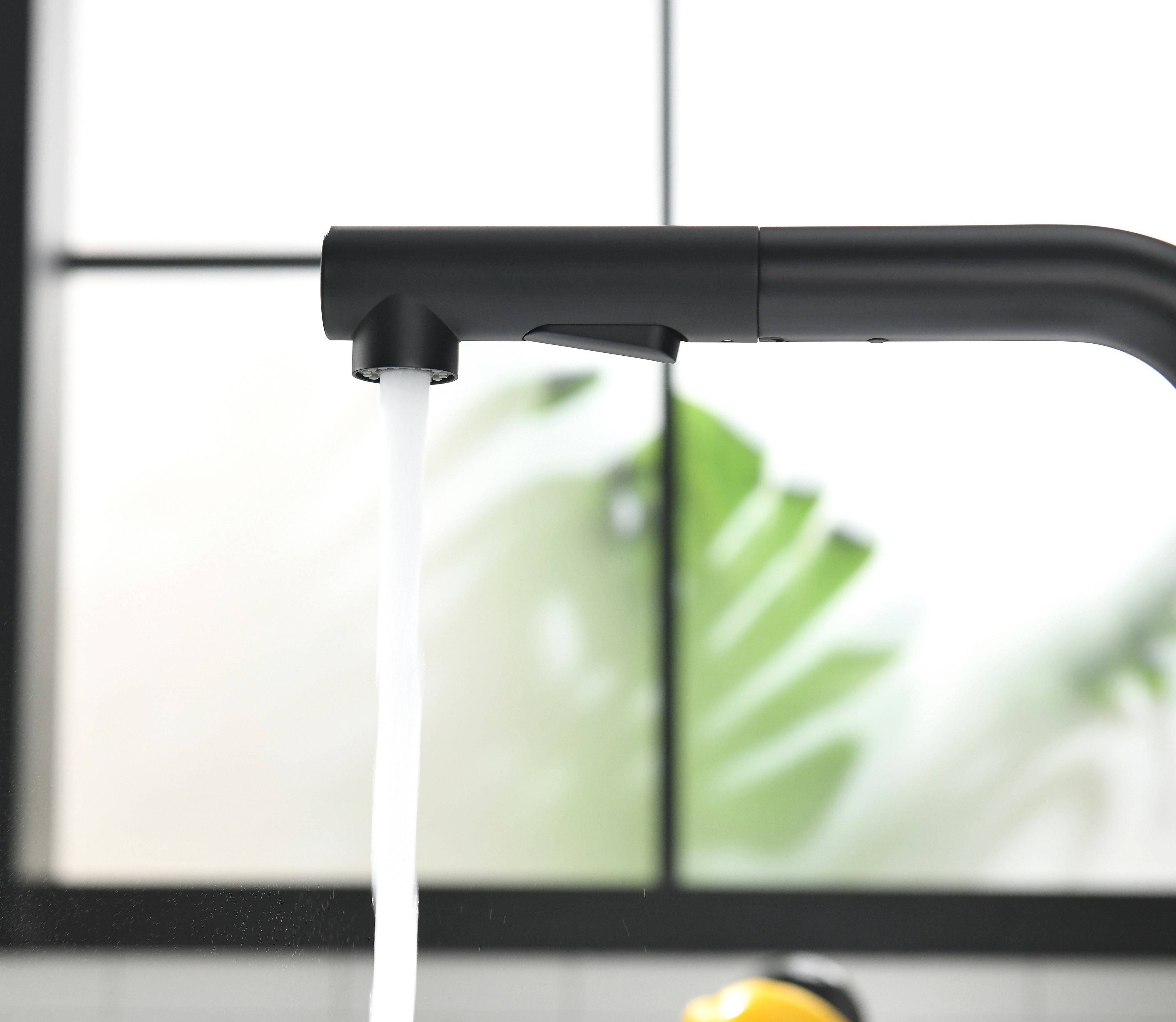 Precio bajo Suministro de fábrica 304 Negro Estilo europeo moderno Grifo de cocina extraíble Negro